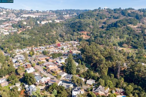 4216 Knoll Ave, Oakland CA  94619-3025 exterior