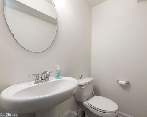 135 Sandpiper Ct, Gilbertsville PA  19525-8118 exterior