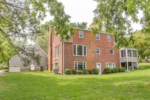 118 Sport Hill Rd, Bridgeport, CT 06612-2247