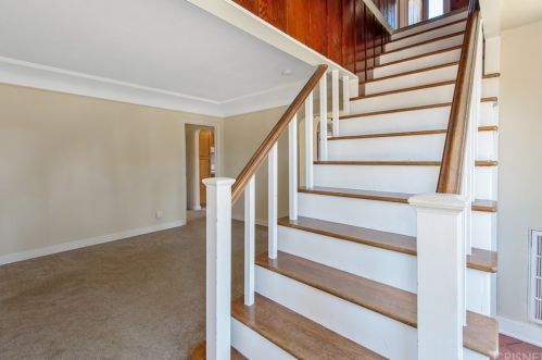 16027 Hartland St, Van Nuys CA 91406-4808 exterior