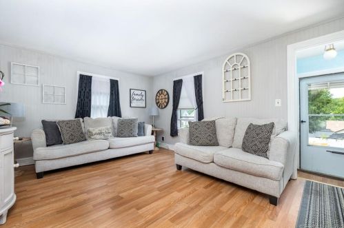 20 Gates Ave, Waterbury, CT 06705-1535
