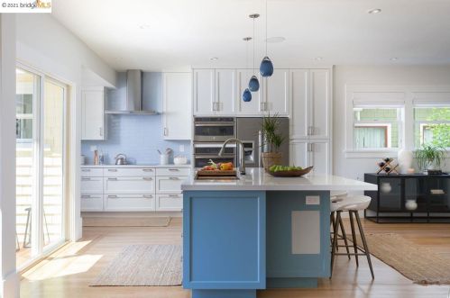 5845 Colby St, Oakland CA  94618-1224 exterior