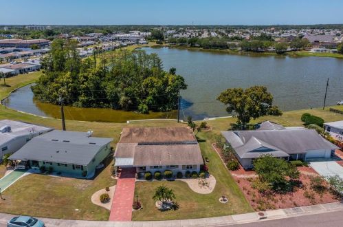 910 Augusta Dr, Ruskin, FL 33573-5451