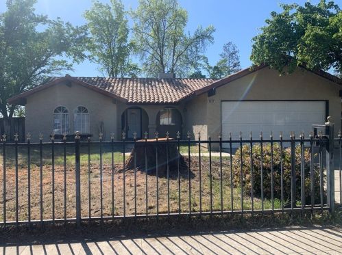 8607 Rene Lopez St, Parlier, CA 93648-2124