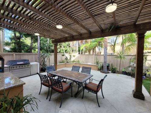 33 Commonwealth, Irvine CA  92618-7003 exterior