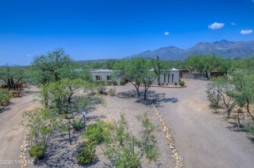 9065 Eagle Pl, Tucson, AZ 85749-9424