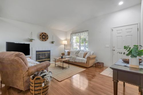631 Talbot Dr, Hollister CA  95023-5637 exterior