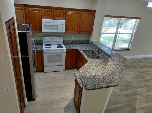 12148 4th St, Hollywood, FL 33025-5944