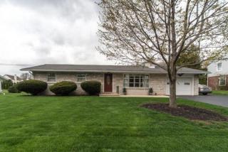 173 Akron Rd, Ephrata, PA 17522-2603
