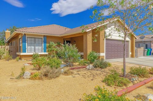 42922 Sunny Ln, Lancaster, CA 93536-4667