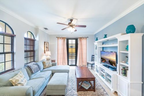 9028 Alturas St, Naples, FL 34113-3353