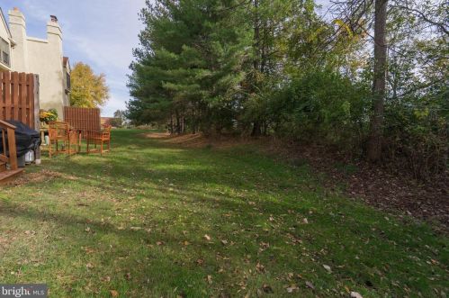 296 Stone Rdg Dr, Norristown PA  19403-5222 exterior