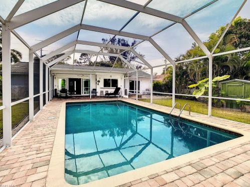 1171 26th Ave, Naples, FL 34103-4585
