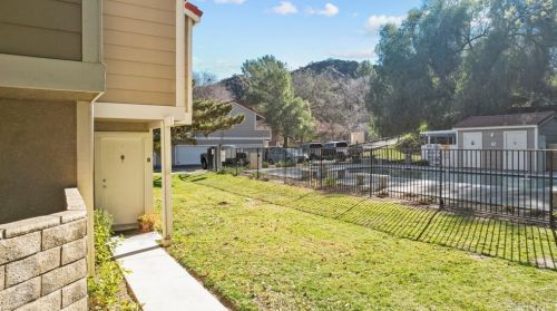 31371 The Old Rd, Santa Clarita, CA 91384-4220