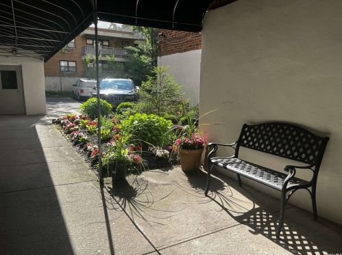 36 Barstow Rd, Great Neck NY  11021-2217 exterior