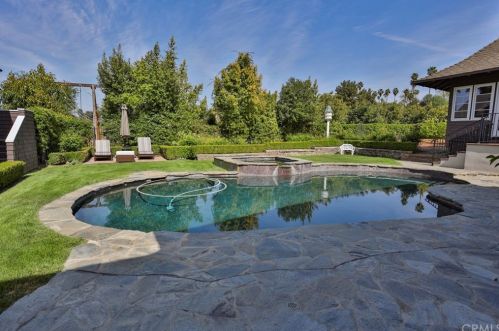 1135 Center St, Redlands CA  92373-6737 exterior