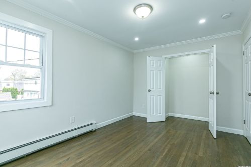 34 5th Ave, New Hyde Park NY  11040-5004 exterior