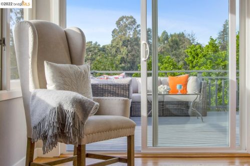 855 Glendome Cir, Oakland CA 94602-1413 exterior