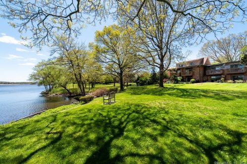 85 River Rd, Essex CT  06426-1300 exterior