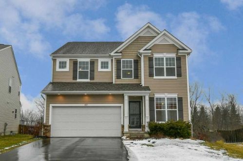 837 Holly Farms Dr, Blacklick, OH 43004-8817