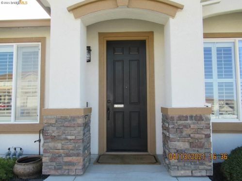 1886 Ventura Dr, West Pittsburg CA  94565-6476 exterior