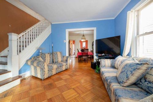 8627 98th St, Jamaica, NY 11421-2202