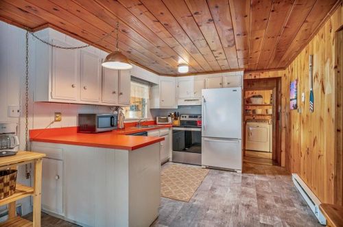 44 Roberts Cove Rd, Wakefield NH  03872-4741 exterior