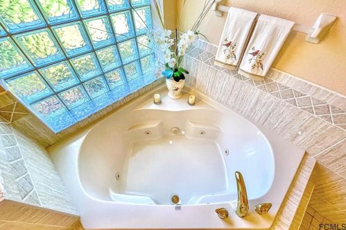 1422 Dolph Cir, Ormond Beach FL 32174-2891 exterior