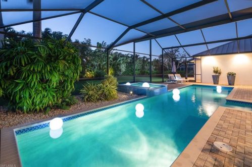 6551 Ridgewood Dr, Naples, FL 34108-3433
