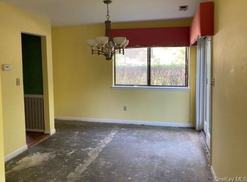 52 Arthur Ct, Rye Brook NY  10573-3153 exterior