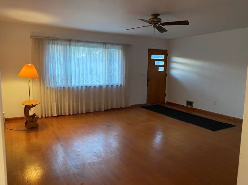 825 Brady St, New Kensington, PA 15068-8716