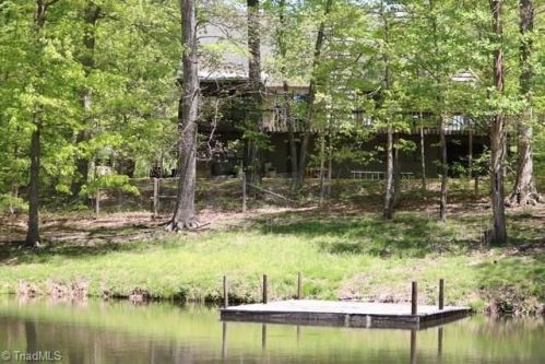2424 Burton Rd, Thomasville, NC 27360-8672
