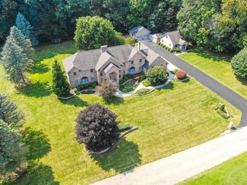 147 James Cir, New Castle, PA 16102-2711