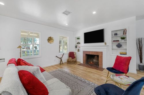 5920 Riverton Ave, North Hollywood CA  91601-1443 exterior