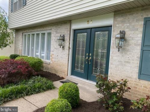 84 Springwood Dr, Southampton, PA 18966-3055