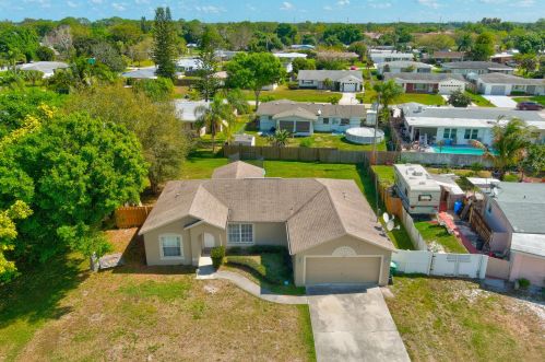 421 Oleander Ave, Fort Pierce FL  34952-1343 exterior