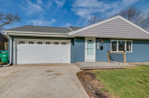 6882 Monroe St, Minneapolis, MN 55432-4582