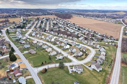 30 Centre Ct, Red Lion PA  17356-8949 exterior