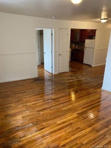 8 Freeman St, Bronx NY  10459-1571 exterior
