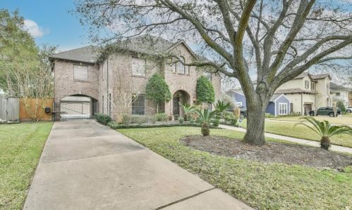 4612 Maple St, Bellaire, TX 77401-5813