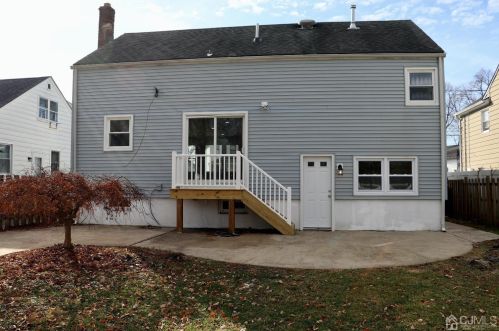 212 Freeman St, Woodbridge, NJ 07095-3128