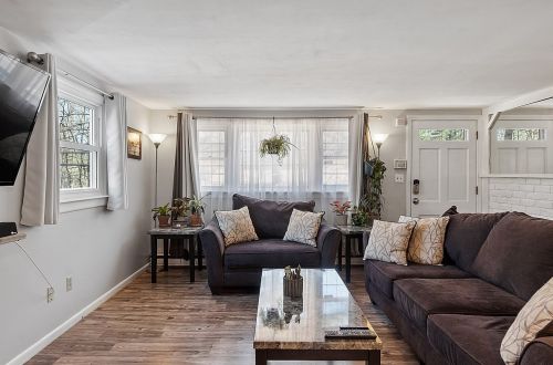 179 Main St, Salem NH  03079-1830 exterior