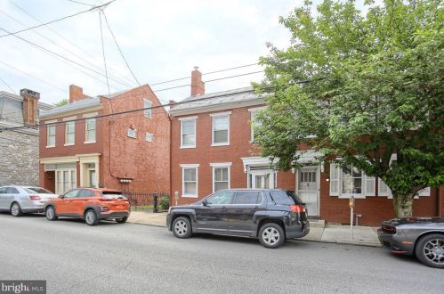 139 Pitt St, Carlisle PA  17013-2336 exterior