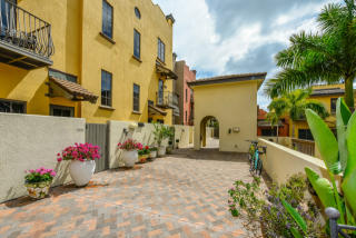 1549 Oak St, Sarasota, FL