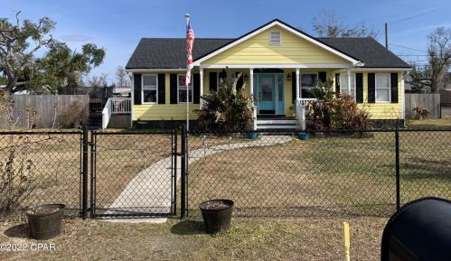 917 Pennsylvania Ave, Lynn Haven, FL 32444-2438