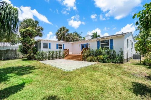 16 Swinton Cir, Delray Beach FL  33444-4256 exterior