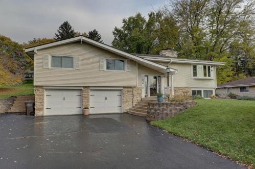 1434 Riverdale Dr, Oconomowoc, WI 53066-3436