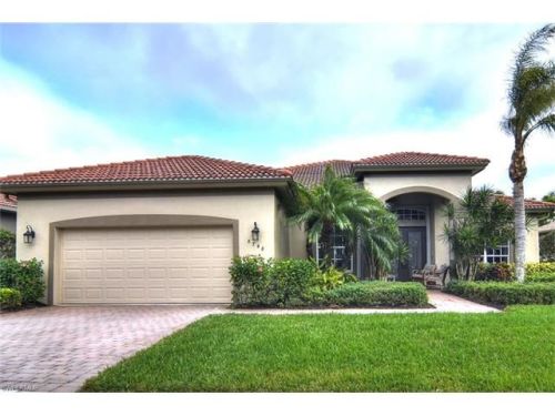 8748 Mustang Island Cir, Naples, FL 34113-1640