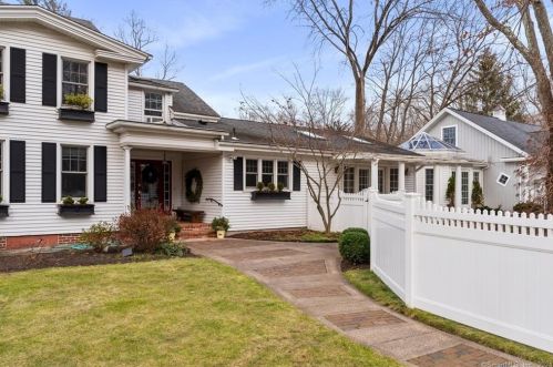 53 Maple Ave, North Haven, CT 06473-2603