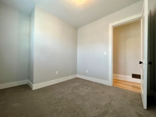 4532 Newhall St, Milwaukee WI 53211-1527 exterior